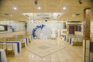 wide-elegant-event-dance-floor-decoration-throne-chairs-marques-number-medina-hall